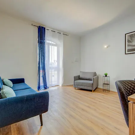 Modern With Pool | Sleeps 4