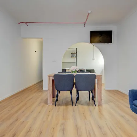 아파트 Modern With Pool | Sleeps 4 *