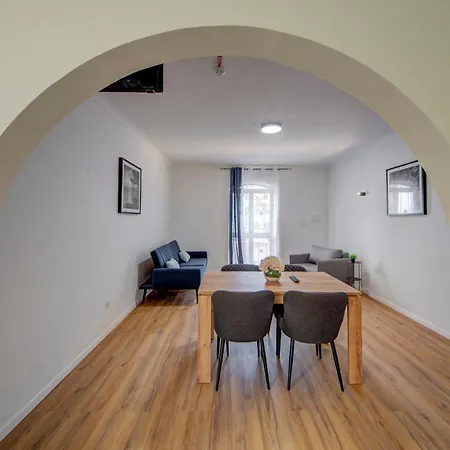 Modern With Pool | Sleeps 4