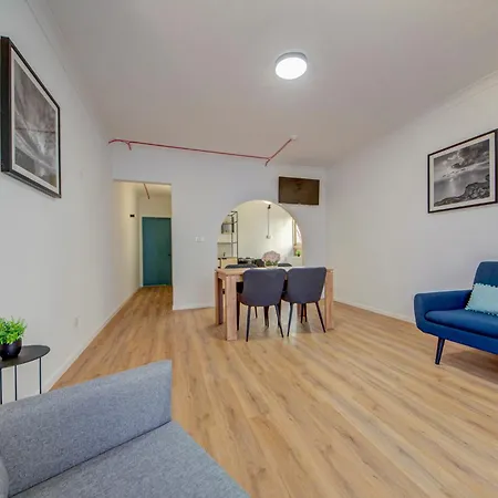 Modern With Pool | Sleeps 4