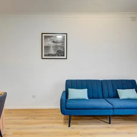 아파트 Modern With Pool | Sleeps 4