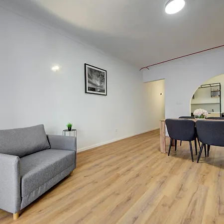 아파트 Modern With Pool | Sleeps 4