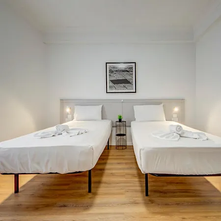 아파트 Modern With Pool | Sleeps 4 *