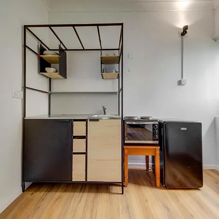 아파트 Modern With Pool | Sleeps 4 *