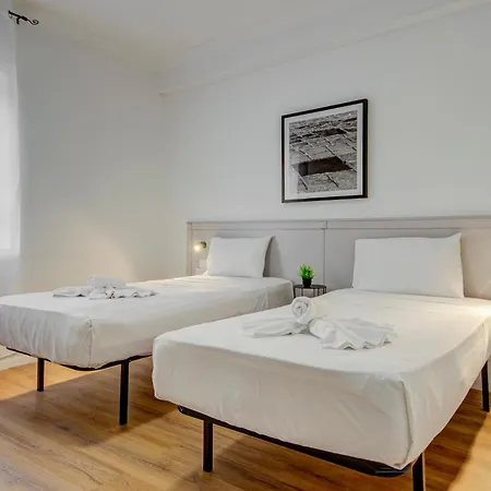Modern With Pool | Sleeps 4 아파트 *