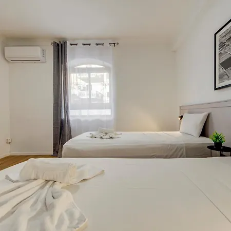 Modern With Pool | Sleeps 4